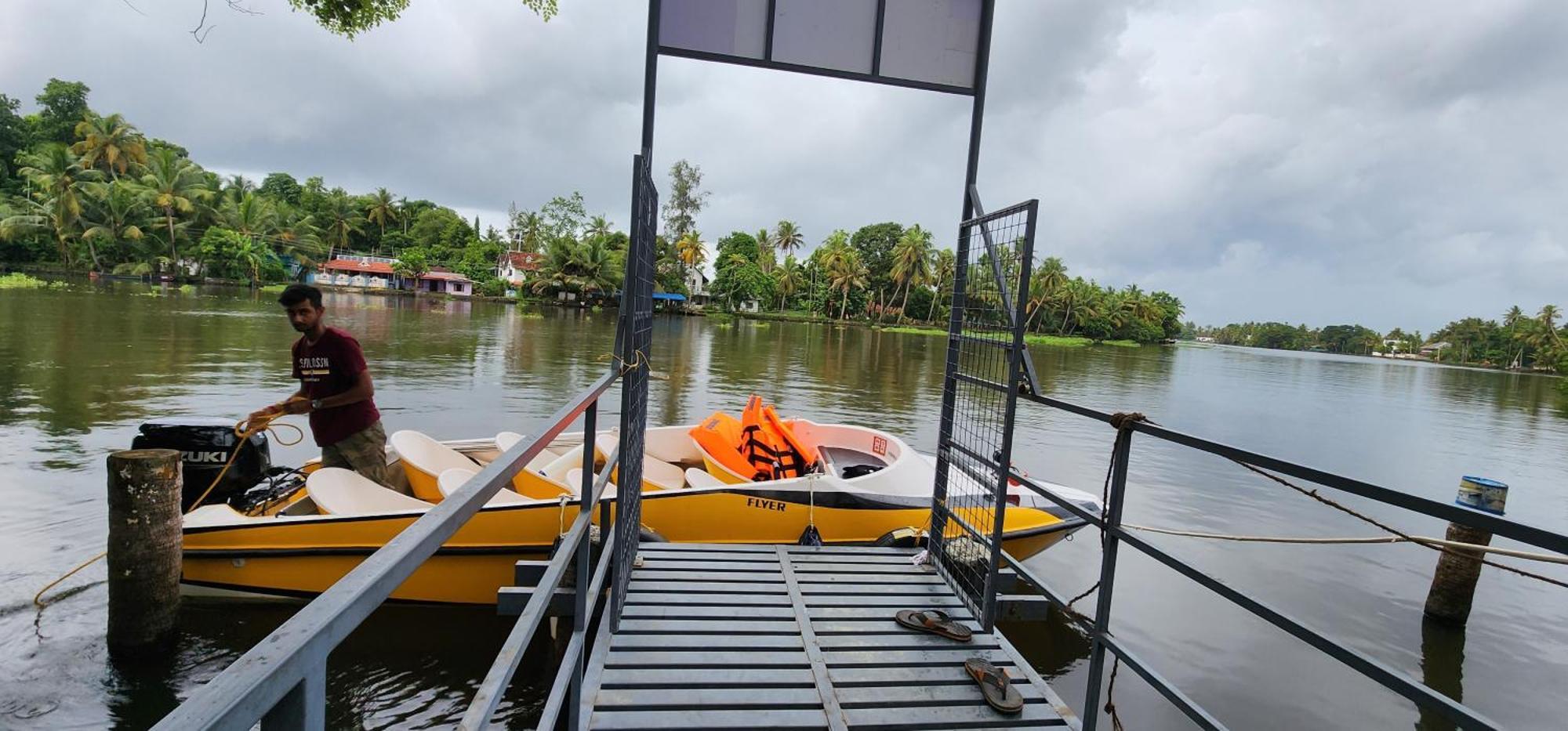 Punerjeni Homes Alappuzha Exterior photo