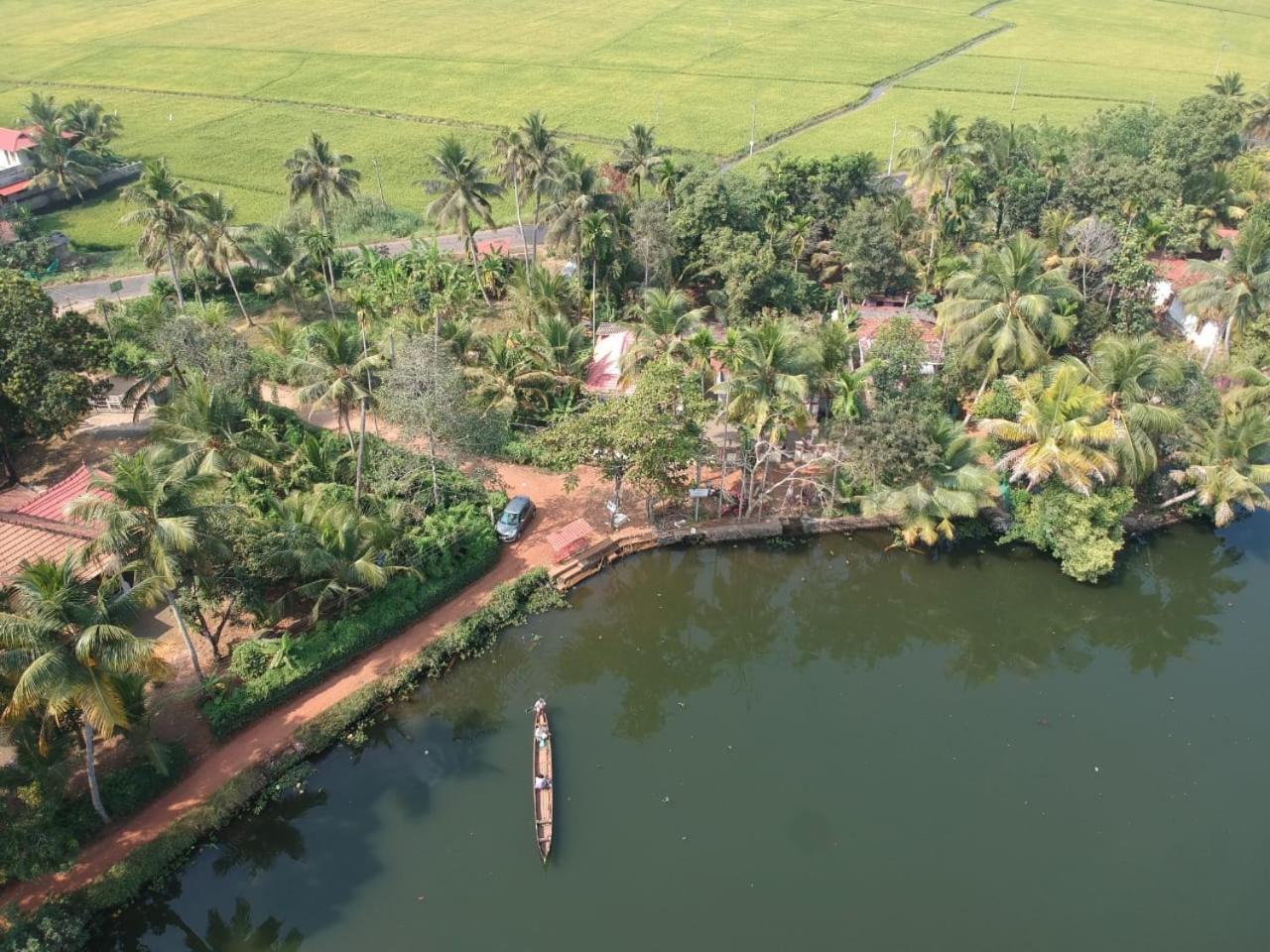Punerjeni Homes Alappuzha Exterior photo